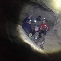 Sršní výprava do jeskyní