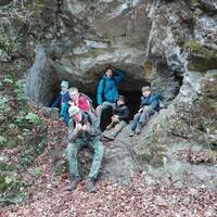 Sršní výprava do jeskyní