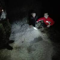 Sršní výprava do jeskyní