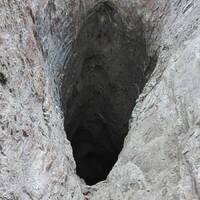 Sršní výprava do jeskyní