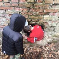 Sršní výprava do jeskyní