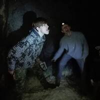 Sršní výprava do jeskyní