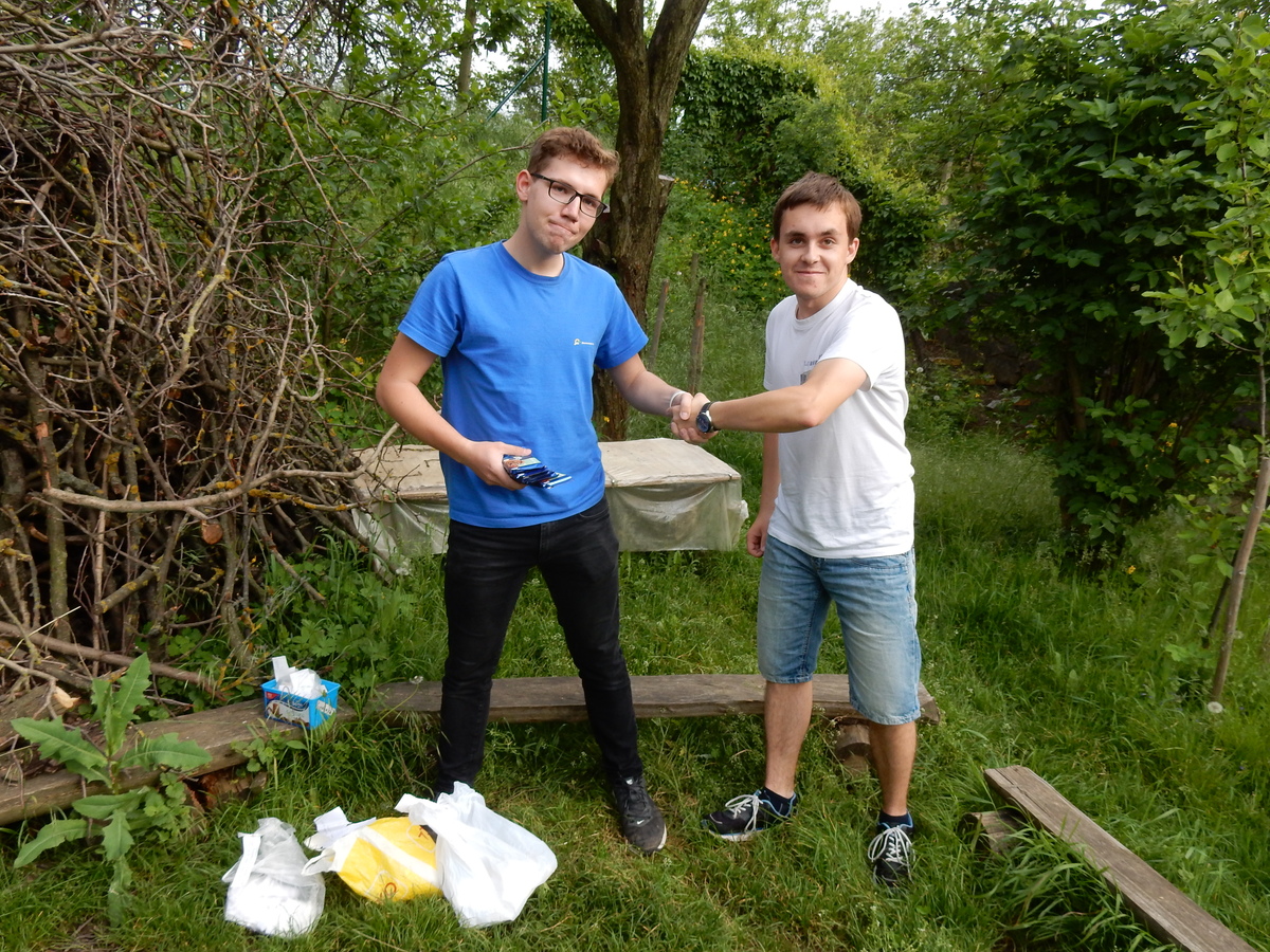 Květnová oddílovka