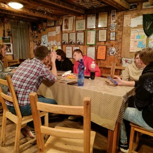 Vlčí přespání na boudě