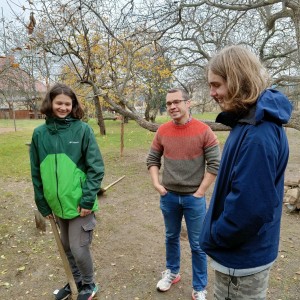 Vlčí přespání na boudě