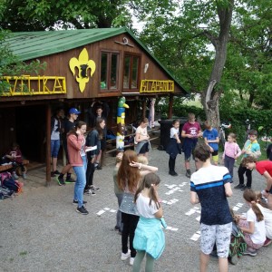 Květnová oddílovka