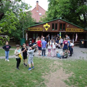 Květnová oddílovka
