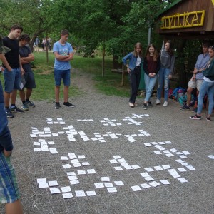 Květnová oddílovka