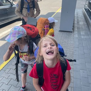 "Lasičky pod širákem"!