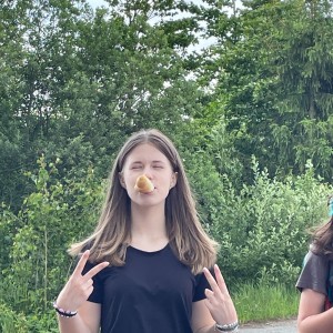 "Lasičky pod širákem"!