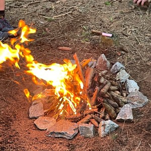 "Lasičky pod širákem"!