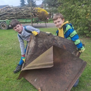 Ukliďme Hukvaldy a Potlach