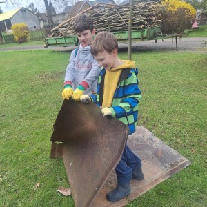 Ukliďme Hukvaldy a Potlach