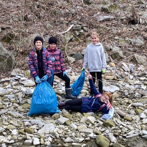 Ukliďme Hukvaldy a Potlach