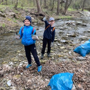 Ukliďme Hukvaldy a Potlach