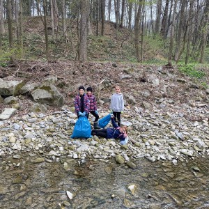 Ukliďme Hukvaldy a Potlach