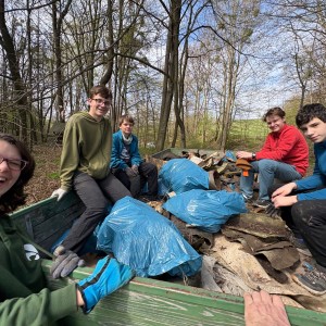 Ukliďme Hukvaldy a Potlach