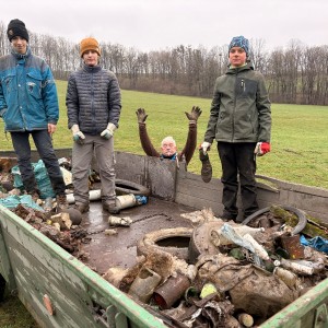 Ukliďme Hukvaldy a Potlach