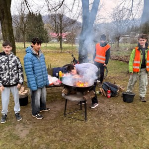 Ukliďme Hukvaldy a Potlach