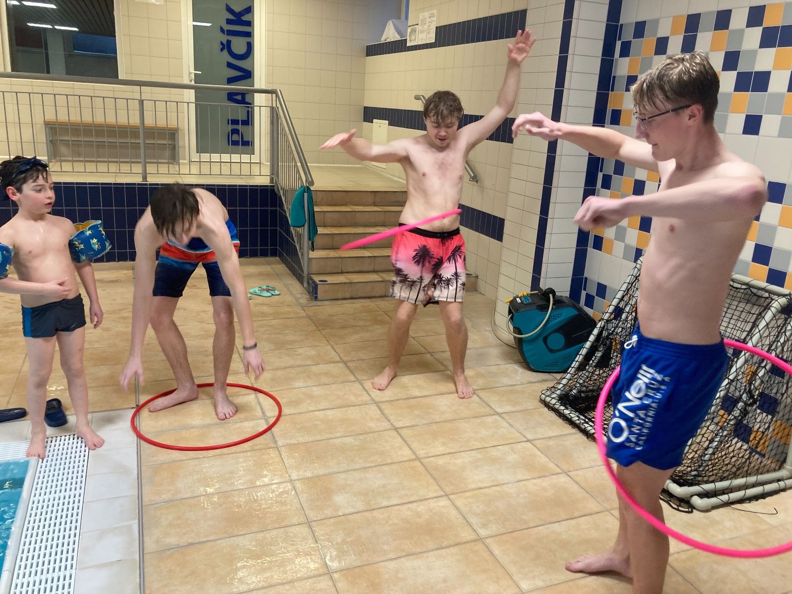 Březnová bázénová oddílovka