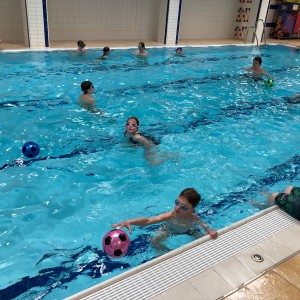 Březnová bázénová oddílovka