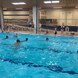 Březnová bázénová oddílovka