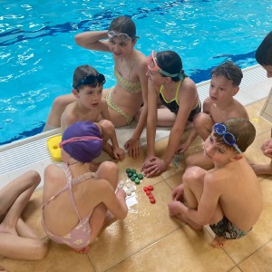 Březnová bázénová oddílovka