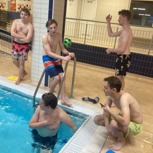 Březnová bázénová oddílovka