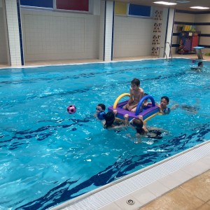 Březnová bázénová oddílovka