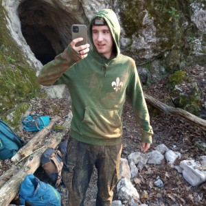 Havrani v jeskyních