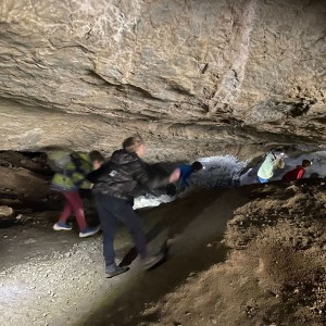 Havrani v jeskyních