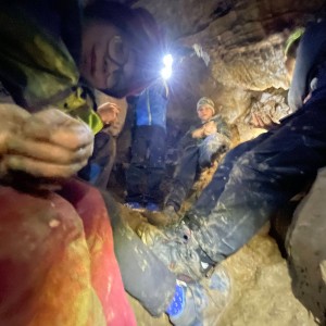 Havrani v jeskyních