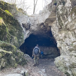 Havrani v jeskyních