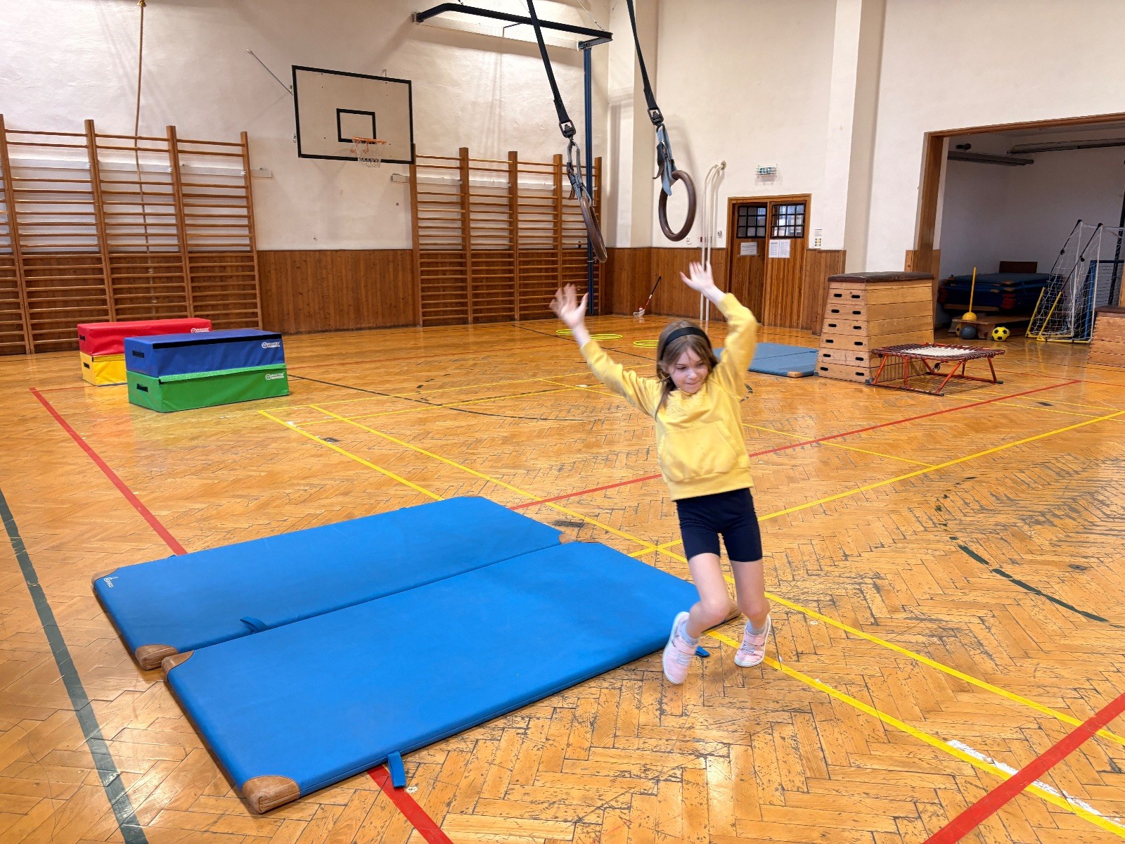 Oddílovka v tělocvičně