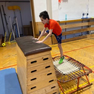 Oddílovka v tělocvičně