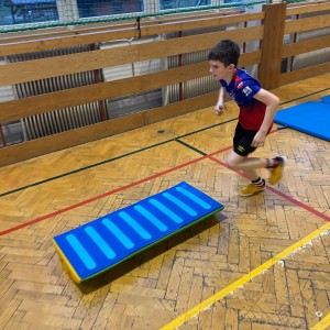 Oddílovka v tělocvičně