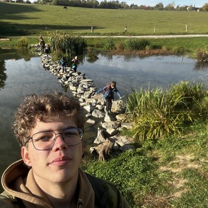 Lemuři v jeskyních podél Říčky