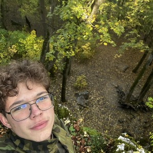 Lemuři v jeskyních podél Říčky