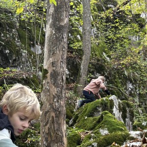Lemuři v jeskyních podél Říčky