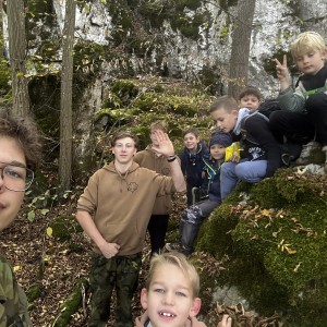 Lemuři v jeskyních podél Říčky