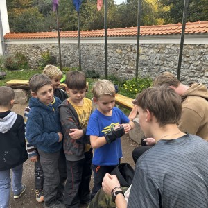 Lemuři v jeskyních podél Říčky