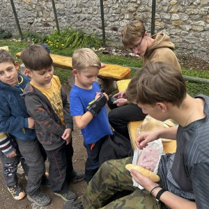 Lemuři v jeskyních podél Říčky