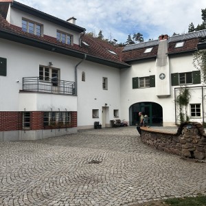 Lemuři v jeskyních podél Říčky