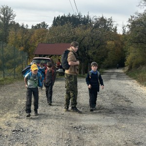 Lemuři v jeskyních podél Říčky