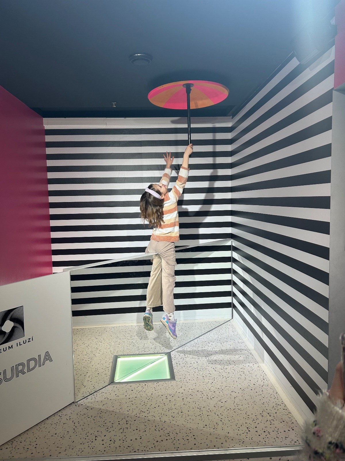 Výprava Lasiček do Absurdia