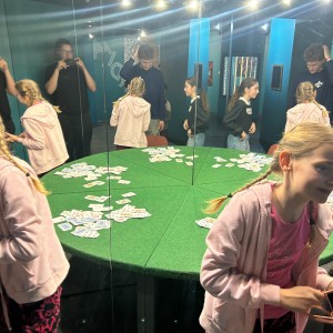 Výprava Lasiček do Absurdia