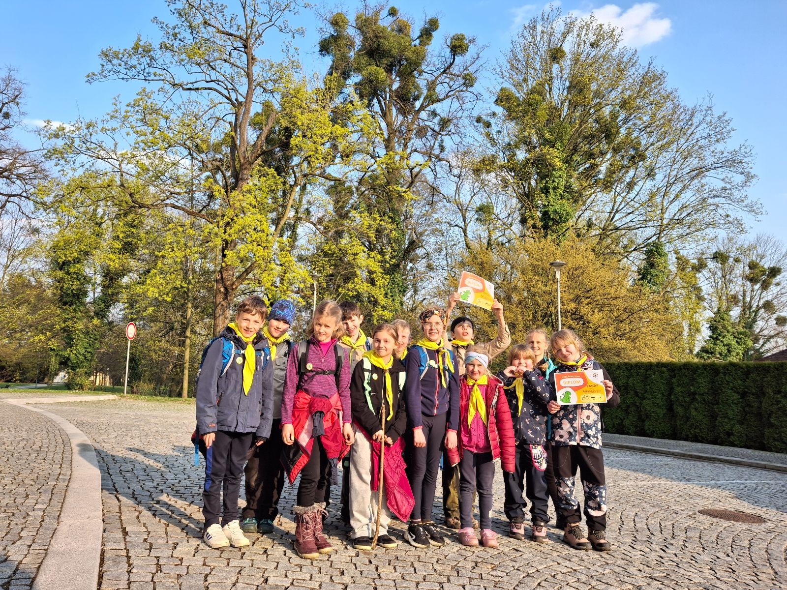 Závody vlčat a světlušek v Šenově