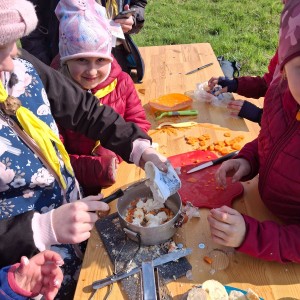 Závody vlčat a světlušek v Šenově