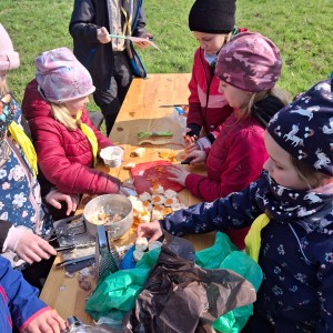 Závody vlčat a světlušek v Šenově