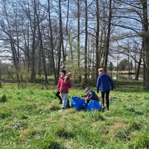 Závody vlčat a světlušek v Šenově